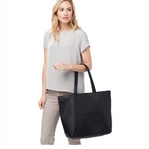 Cuyana classic leather zipper tote black